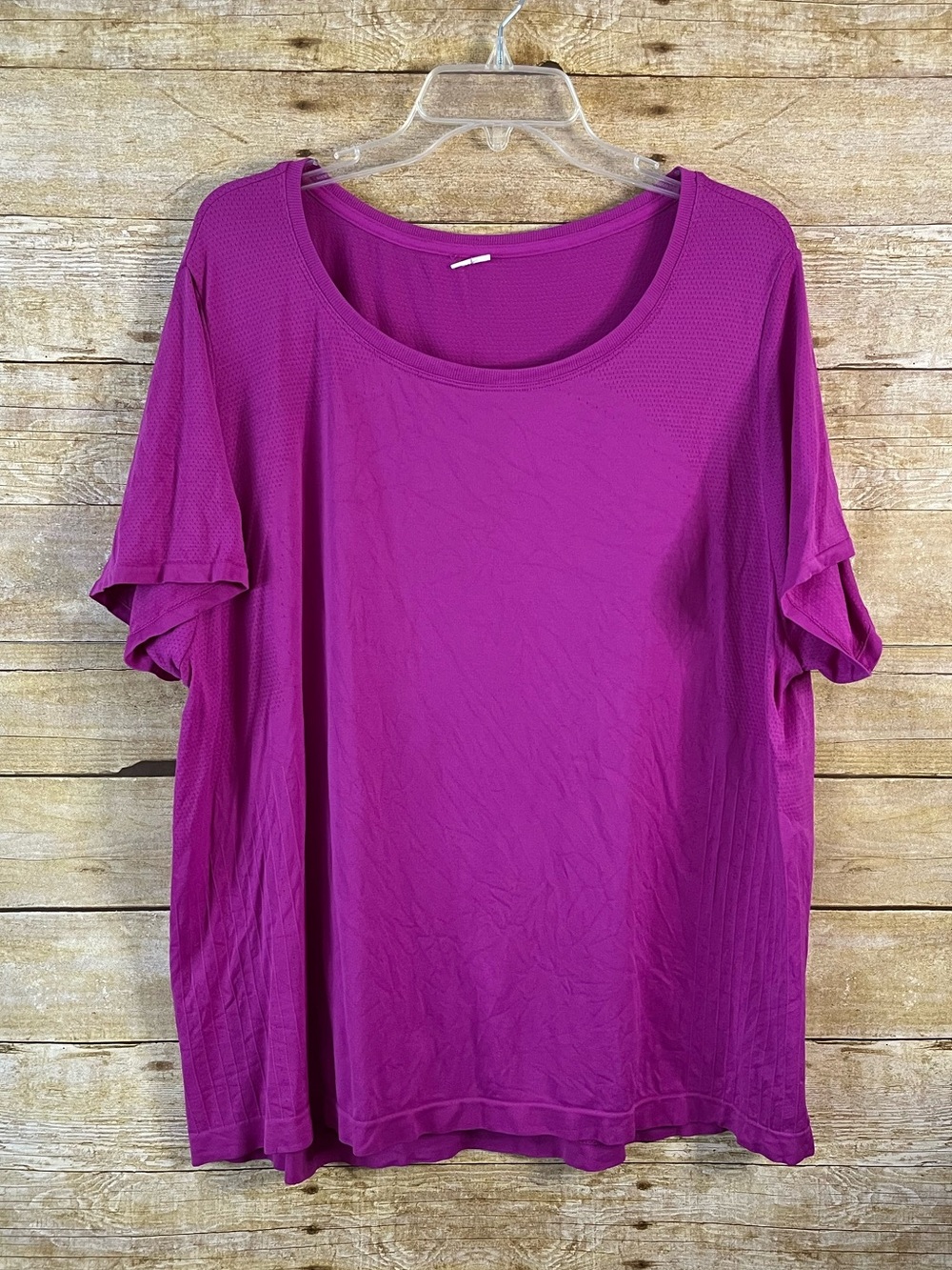 Women’s Short Sleeve Workout Athletic Purplish-Pink T-Shirt Tee EUC Scoop Neck